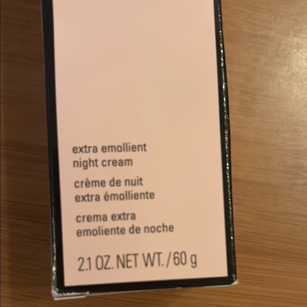 Mary Kay Extra Emollient Night Cream - Soft Pink - Picture 4 of 4